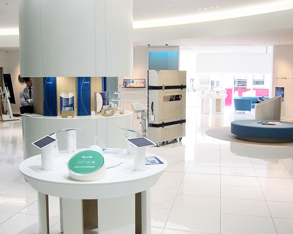 アキュビュー®ストア表参道（店内）