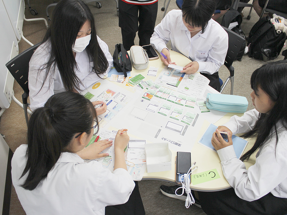 カードゲーム型の教材「GIS カード®」の開発