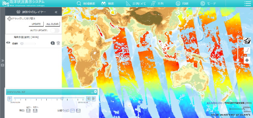 世界地図上にJAXAの衛星観測データによる海面水温分布を可視化した『うみしる』の画面。赤や青などの色分けにより海水温の違いを示しており、日時スライダーやレイヤー選択機能も含まれる。