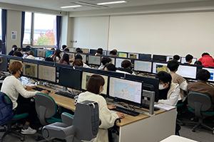 文理の枠組みを越えた GIS 教育の展開と地域貢献