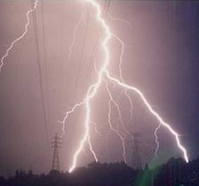 鉄塔への落雷