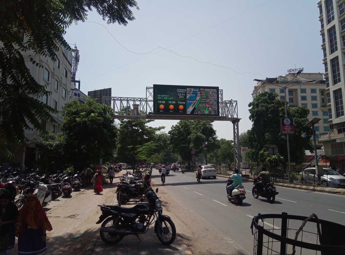 現地に設置した可変情報板(VMS)※出典下記掲載