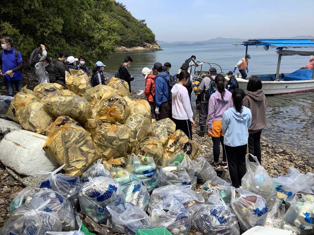 海洋ごみの調査風景