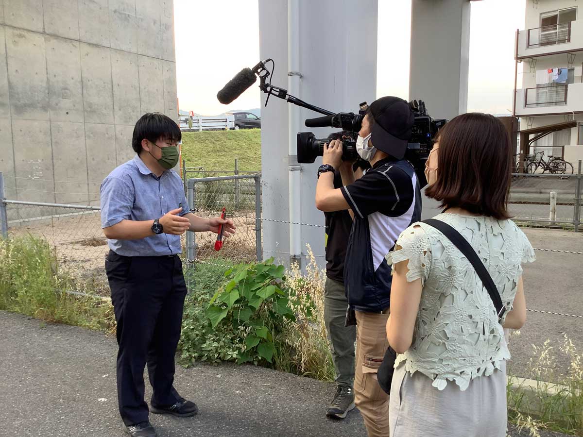 メディアを通し地歴部の活動を伝えている様子