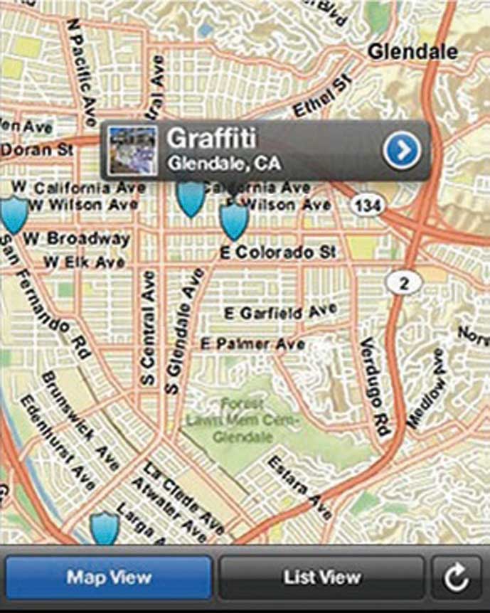 カリフォルニア州グレンデール市では、市民がスマートフォンで自治体に問題箇所を報告、対応を依頼できる。