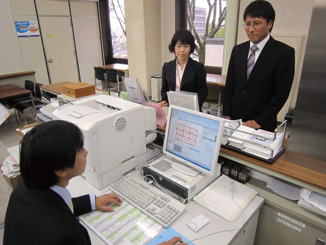 窓口対応の風景