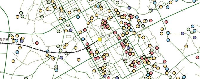 アンケート回答者の総合満足度分布図(中心部に満足度の高い赤丸が多い)