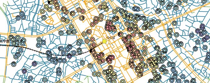 アンケート回答者周辺の歩道設置率(中心部に設置率の高い赤丸が集中している)