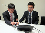 総務・人事本部 杉山 哲朗 氏（ 左）、 技術研究所 鳥澤 一晃 氏（ 右）
