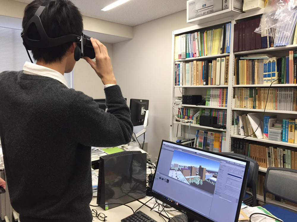 ⑤ Unity で作成した処理プログラムをもとに、ヘッドマウントディスプレイにデータを配信する。