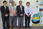 右から　危機管理課 担当者 3 名 左　日本アイ・ビー・エム（株） 担当者