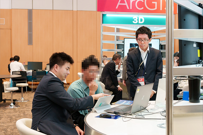 各種展示　5 月 29 日（木）、30 日（金）　地下 1 階ホール