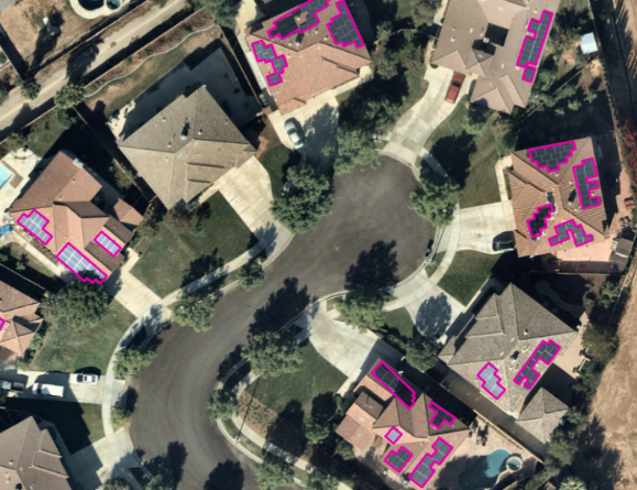 屋根にあるソーラーパネルの自動検出