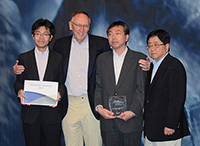 左から 立命館大学 瀬戸寿一氏、 Esri 社 社長 ジャック・デンジャモンド、 立命館大学 文学部 地域研究学域 教授 矢野桂司氏、ESRIジャパン 代表取締役社長 正木千陽