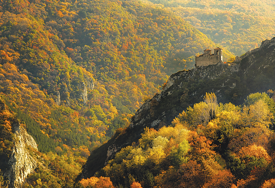 アセン要塞地区にある 12 ~ 13 世紀の教会